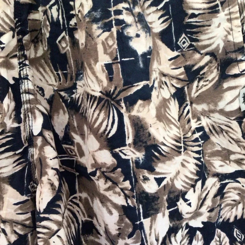Mad Iguana Sportswear Tropical Print Swim Trunks - Size Large